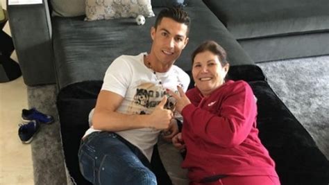 Con Esta Foto De Los Mellizos La Madre De Cristiano Ronaldo Se Hace