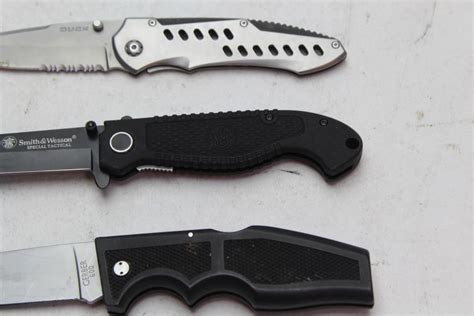 Folding Knives Gerber 600 Buck 199 Smith And Wesson Cktacb 3 Items