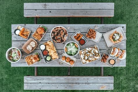 Picnic Table Pictures Download Free Images On Unsplash