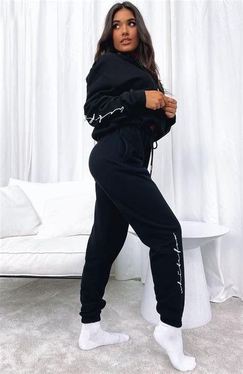 How To Wear Sweatpants 15 Trendy Sweatpant Outfits Ideas For Women Pretty Designs