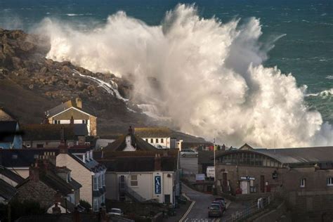 The 5 Best Storm Watching Spots In Cornwall Luxury Cornwall