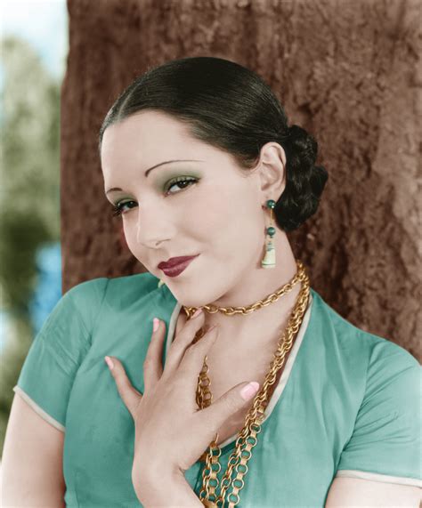 Posjetite iznenadite svoje nadraže najboljim poklonom kupite im novi dres veleža za sezonu. Lupe Velez
