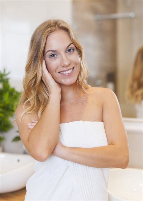 Blonde Woman Cleaning Shower Stock Photos Free Royalty Free