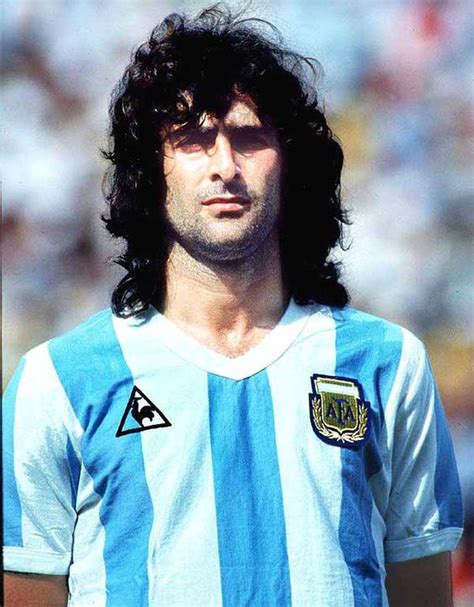 Fernando palomo, mario kempes and ciro procuna were given the opportunity to support ea in their efforts to provide an update to fifa with innovations of the highest quality that will. Cum Arată Mario Kempes La 62 De Ani. Legendarul Atacant ...