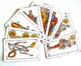 En algunos lugares lo juegan entre seis personas divididos en los mejores juegos con cartas. BARAJA ESPAÑOLA: TIPOS DE TIRADAS