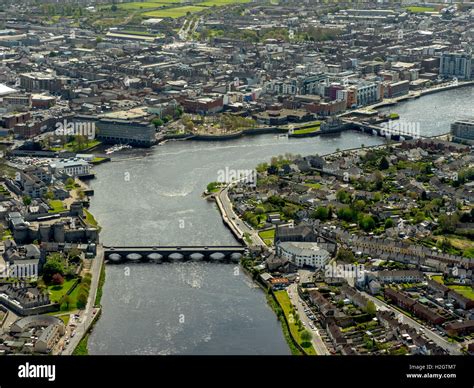 Vue Sur Ville Avec Rivière Shannon Limerick Dans Le Comté De Clare
