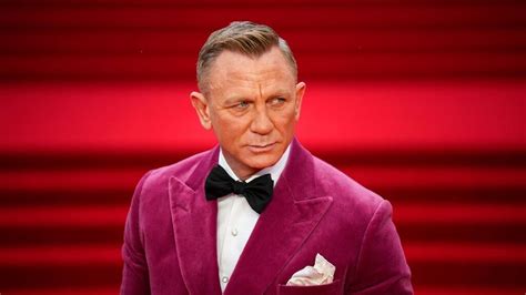 James Bond Daniel Craig Wins Everyone Over At The Spectacular No Time