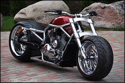 Harley Davidson V Rod Uses 260 Rear Wheel For The Front Looks Hideous