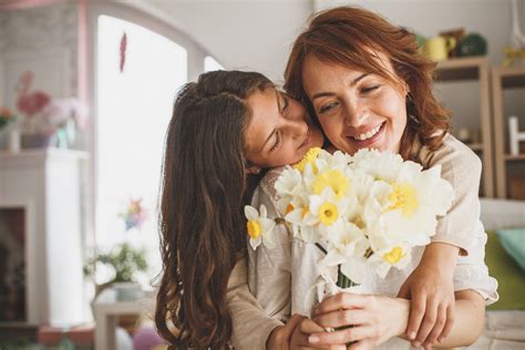 If you're a daughter trying to find the perfect gift for your mother, it doesn't have to be tricky. A COVID-19 guide to Mother's Day gifts