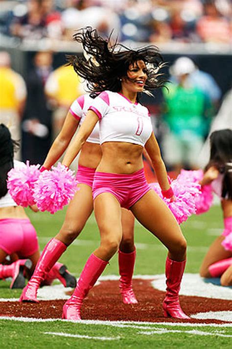 Nfl Cheerleaders Players Fight Breast Cancer Photo 15 Pictures