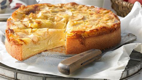 Einen kuchen/tortenböden backen und vollständig abkühlen lassen. Rezept für kalorienarmen Apfel-Vanille-Kuchen