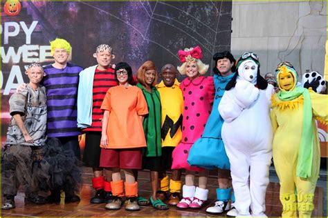 Photo Today Show Hosts Wear Spot On Peanuts Costumes For Halloween 10