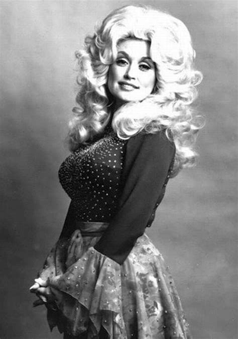 20 beautiful portrait photos of dolly parton in the 1970s