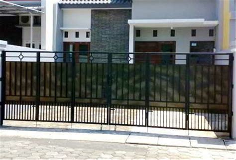 Saat ini pagar lipat besi menjadi pilihan banyak orang, karena dianggap lebih praktis, harga terjangkau, serta bisa menghemat ruang. 10+ Gambar Pintu Lipat Pagar Minimalis, Percantik Hunian!