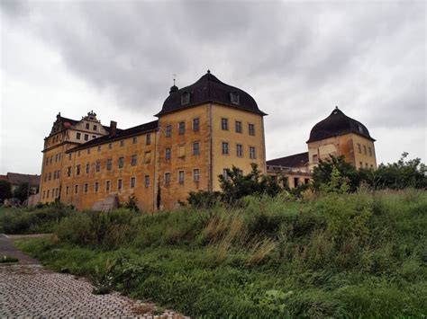 Coswig liegt am nördlichen ufer der elbe im süden des höhenzugs fläming. schloss kaufen sachsen