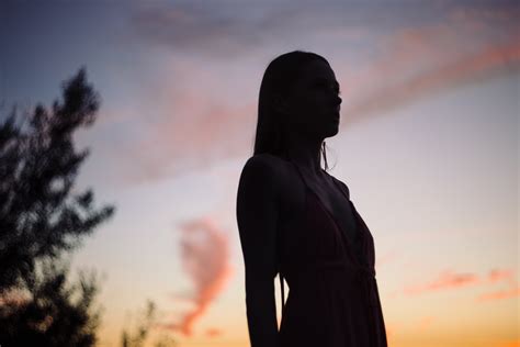 Hình ảnh Hình Bóng Người Lờ Mờ đám Mây Bầu Trời Con Gái đàn Bà Hoàng Hôn Ánh Sáng Mặt