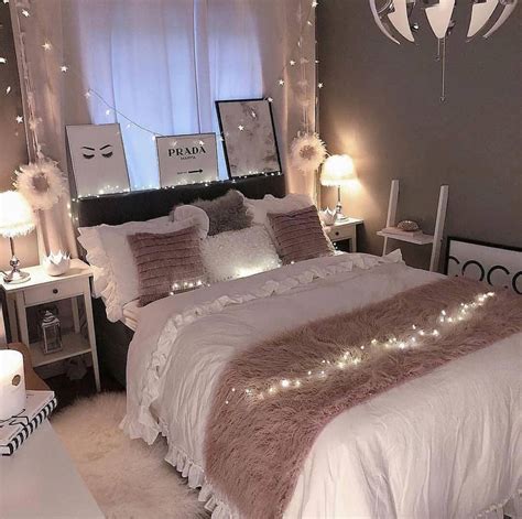 See more ideas about small bedroom, bedroom decor, bedroom design. Pin by 🖤 - ️ @HELLXAMANDA on My bedroom | Bedroom ...