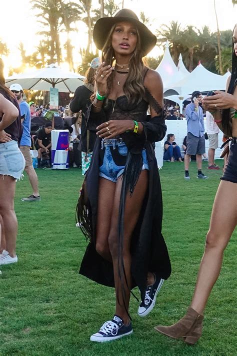 The Best Coachella Street Style Ever Coachella Inspired Outfits Festival Outfit Inspiration