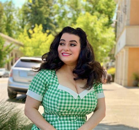 Pinup And Curvy Girl Style With A Retro Mod Twist Curvy Girl Fashion Fashion Curvy Girl