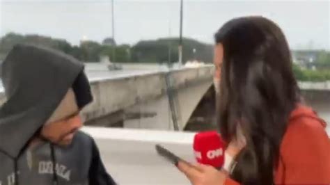 Cnn Reporter Mugged At Knifepoint Live On Air In Brazil The Independent The Independent