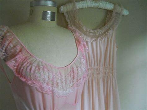 Vintage 1950s Pinup Nightie With Pink Lace