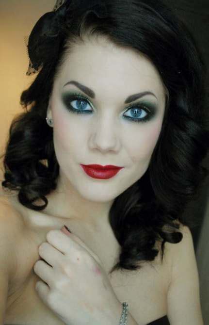 64 Trendy Eye Makeup Red Lips Pale Skin Red Lip Makeup Black Hair Blue Eyes Trendy Eyeshadow
