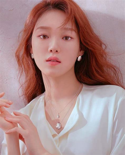 Lee sung kyung is a south korean actress and model. Lee Sung Kyung Becomes The Ambassador For Jewelry Brand ...