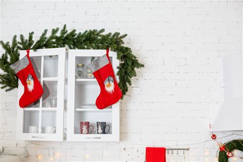 How To Hang Garland Above Kitchen Cabinets Easy Step By Step Guide