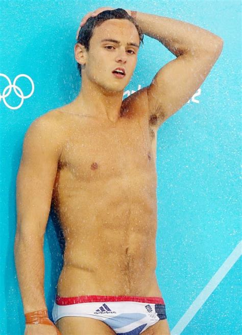 Tom Daley Comes Out Diver Dating A Guy And Couldnt Be Happier Us Weekly