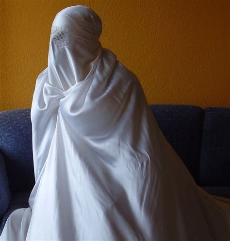 Pin By Seyyida Ayşe Eroğlu On Niqab Burqa Veils And Masks Modest Outfits Burqa Burka