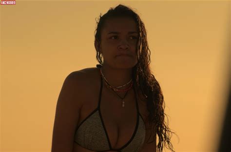 Madison Bailey Nuda Anni In Outer Banks