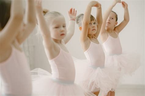 Niedliche Kleine Ballerinas Im Rosa Ballettkostüm Kind In