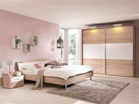 Kräftige farben wirken eher anregend und stören die entspannung. Feng Shui Schlafzimmer einrichten - praktische Tipps