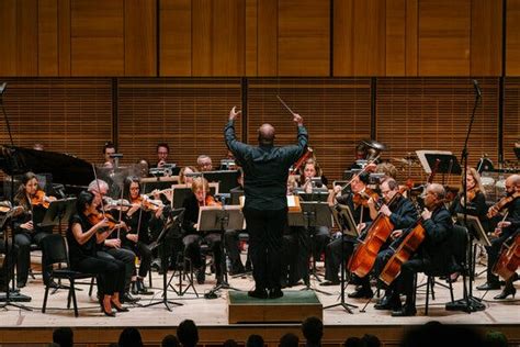 Review With Premieres An Orchestra Keeps Facing Forward The New York Times