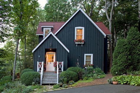25 Inspiring Exterior House Paint Color Ideas Dark Green Exterior