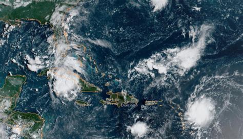 Dos Tormentas Tropicales Entre Las Islas Del Caribe Y El Golfo De