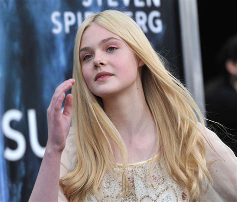 Free Download Hd Wallpaper Actresses Elle Fanning Wallpaper Flare