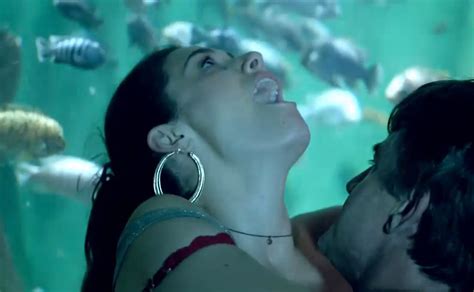 Emmy Rossum Sex Against Large Aquarium In Shameless Free Scandal Planet