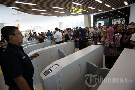 Kereta Bandara Soekarno Hatta Resmi Beroperasi Foto Tribunnews Com