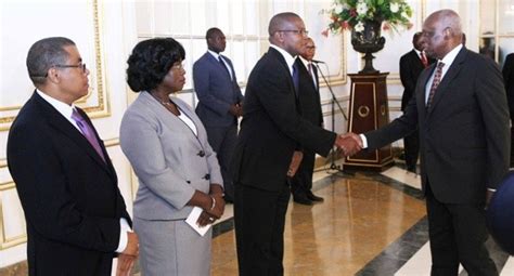 José Eduardo Dos Santos Empossa Novos Governantes Angola