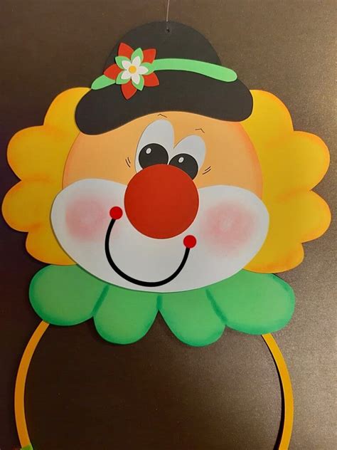 Wegen seiner bunten farben und witzigen formen ist der clown bei kindern total beliebt. Ein Clown zum Basteln und Spielen in 2020 (mit Bildern ...