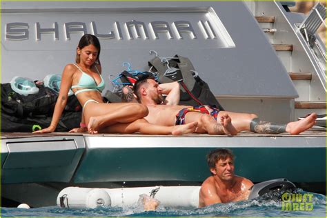 lionel messi spotted enjoying a yacht day with wife antonela roccuzzo and friends photo 4778975