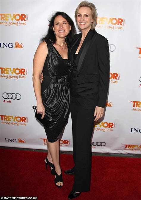 Jane Lynch And Wife Are Divorcing