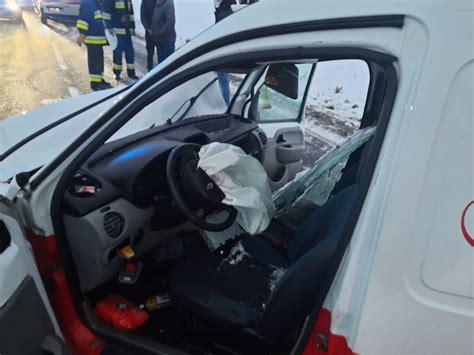 Piotr zieliński od razu zgłosił sprawę na policję. WYPADEK: Samochód rozbił się na drzewie. Kierująca kobieta ...