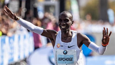Eliud Kipchoge Bat Le Record Du Monde Du Marathon à Berlin