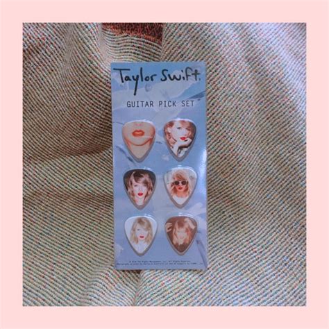 Taylor Swift Rare 1989 Guitar Picks Hobbies And Toys Music And Media Cds