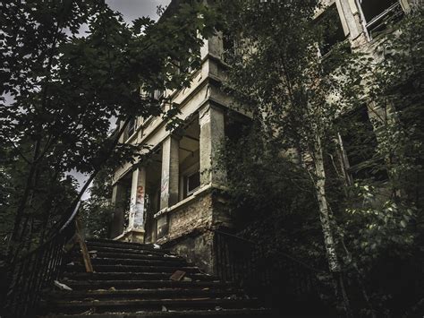 10 Stunning Pictures Of Abandoned Places