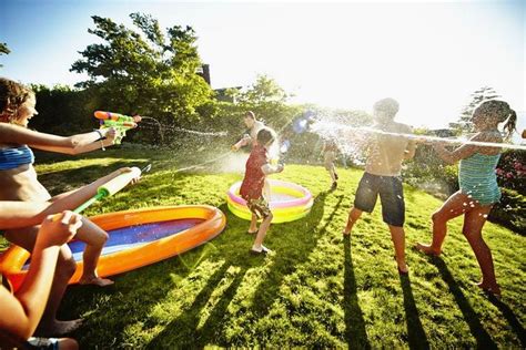 wasserspiele für kinder der spaß im sommer ist mit diesen lustigen ideen garantiert