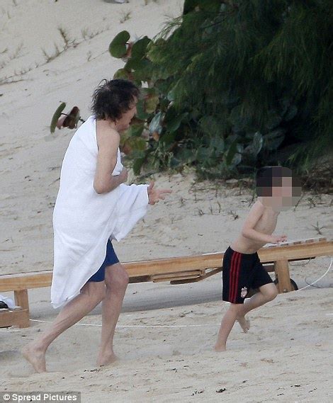 Paul Mccartney Dries Off Daughter Stella After Dip In Ocean In St Barts Daily Mail Online