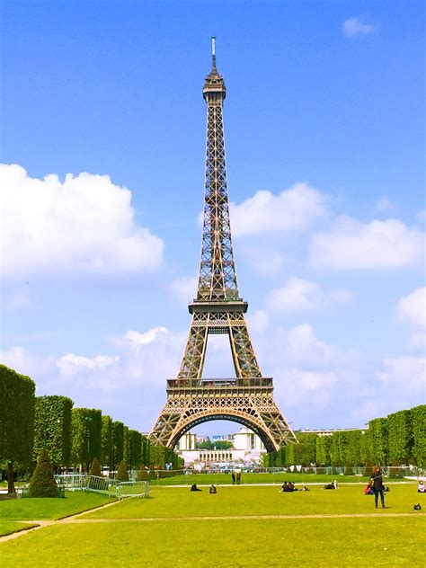 My Tips To See The Eiffel Tower In Paris Readyfortakeoff Travel Blog